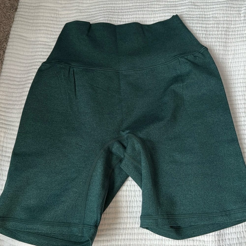 P’tula Bare Shorts 6” Sz M Green